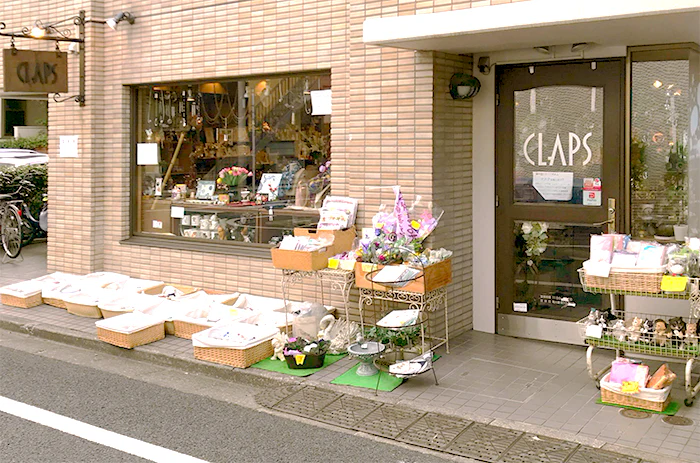 プリザーブドフラワー専門通販ショップでプリザーブドフラワーの仏花とプリザーブドフラワーのお祝いの花を販売する、東京都大田区の雪が谷大塚にあるCLAPS（クラップス）です。