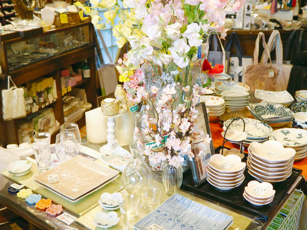 CLAPS（クラップス）の店舗内の風景。写真は春のイベントの時のものです。