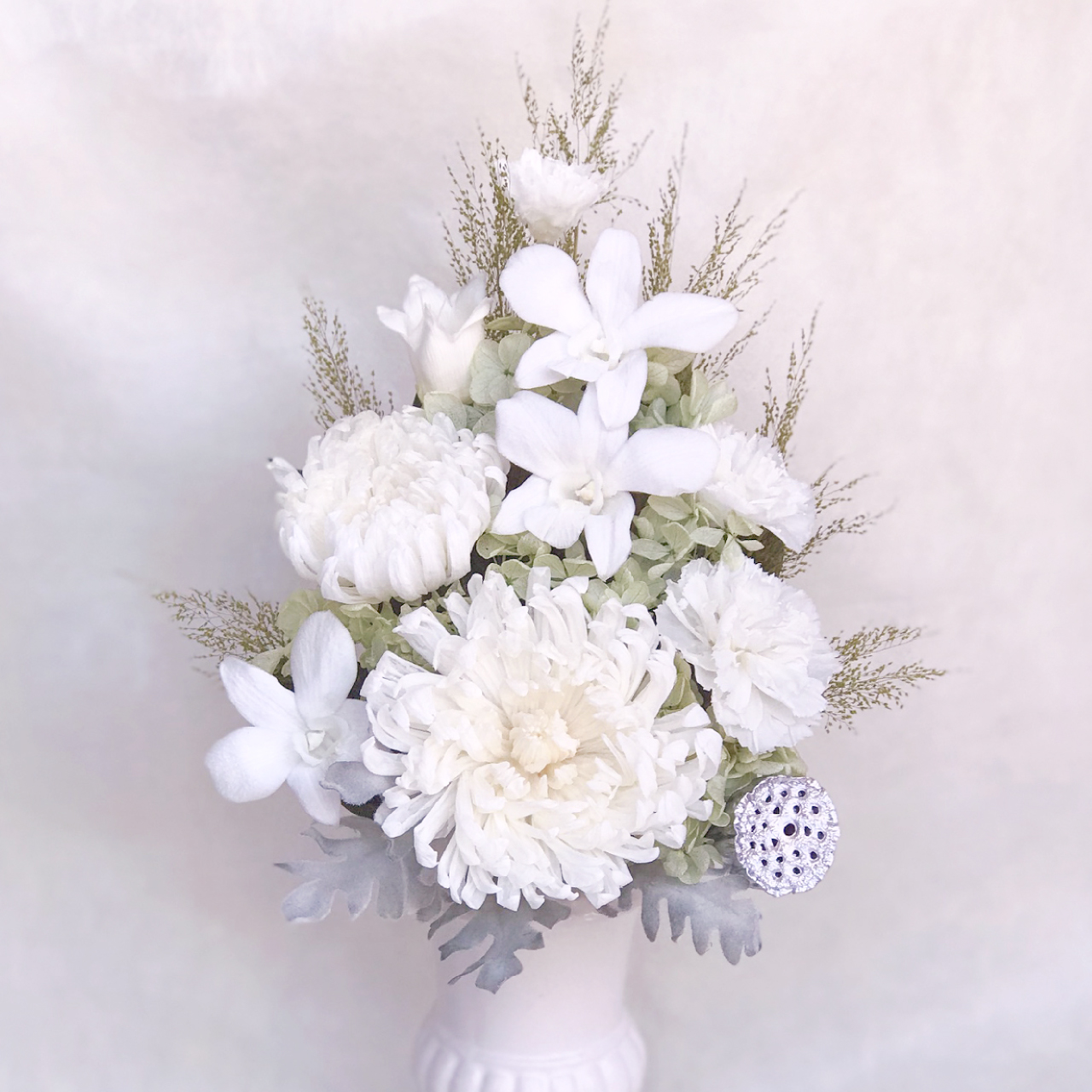 仏花 プリザーブドフラワー 送料無料 枯れない花 お仏壇 お供え花 お彼岸 仏壇飾り 輪菊 デンファレ 花瓶付 お悔やみ プレゼント インテリア 造花 ギフト - 画像 (3)