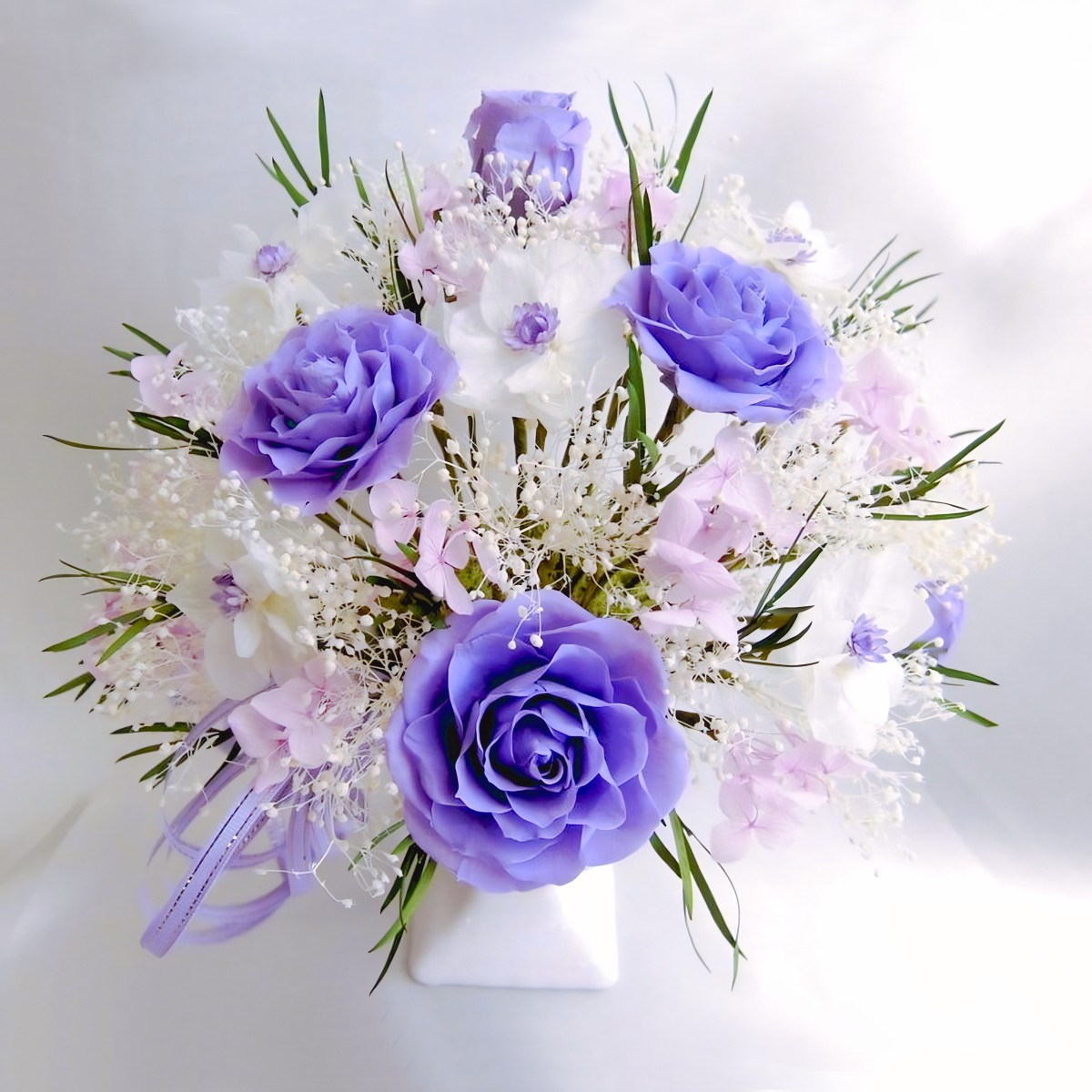【お祝い用・枯れない花ギフト】バラと小花の豪華プリザーブドフラワー「ブーケ」(花器付き)水交換不要のインテリア ギフト - 画像 (3)