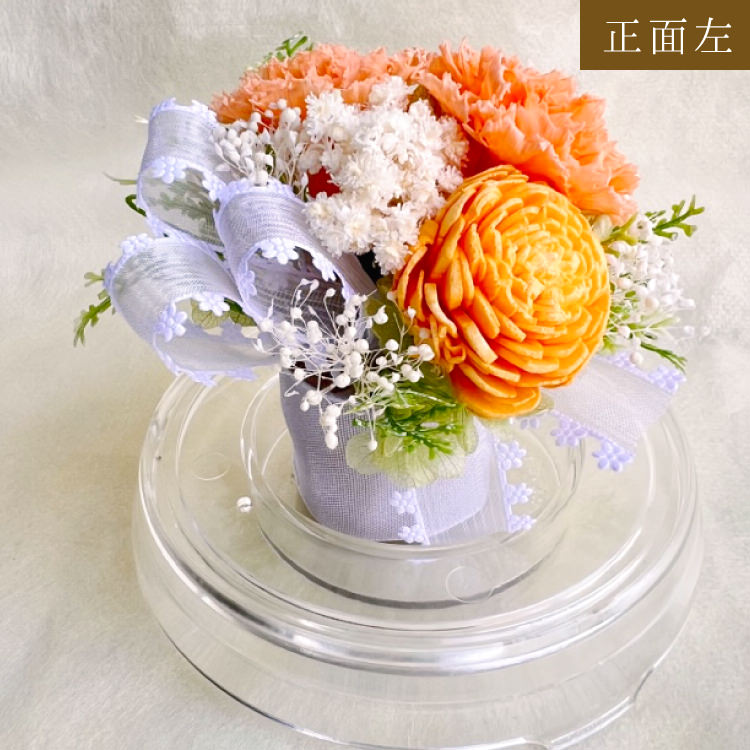 【お祝いに枯れない花飾り】カーネーションと小花のプリザーブドフラワー「ケイ」(小さめのフラワードーム入)水交換不要のインテリア - 画像 (7)