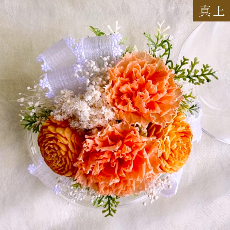 【お祝いに枯れない花飾り】カーネーションと小花のプリザーブドフラワー「ケイ」(小さめのフラワードーム入)水交換不要のインテリア - 画像 (12)