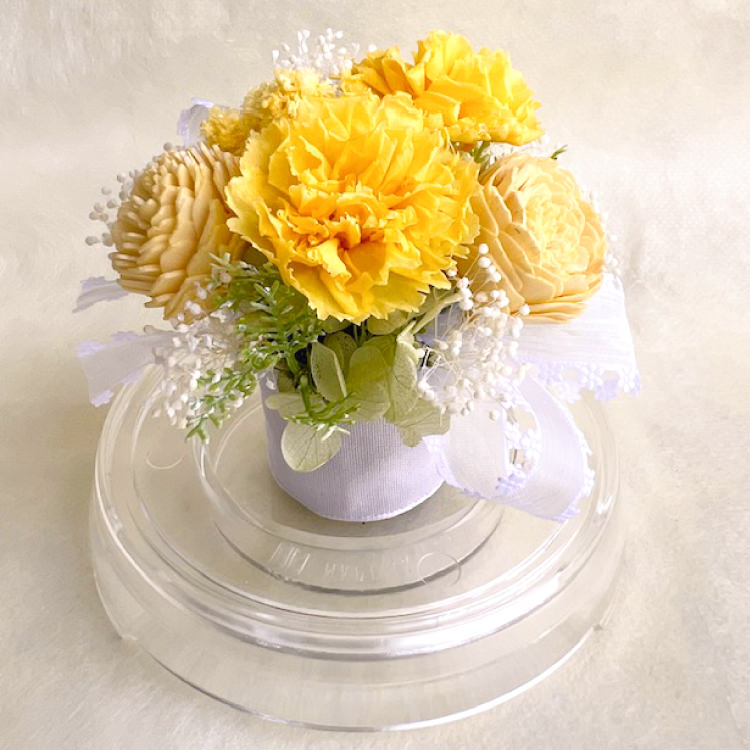 【お祝いに枯れない花飾り】カーネーションと小花のプリザーブドフラワー「ケイ」(小さめのフラワードーム入)水交換不要のインテリア - 画像 (16)